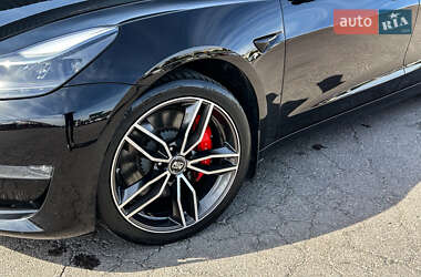 Седан Tesla Model 3 2021 в 
