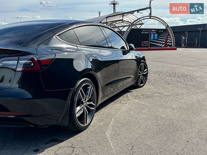 Седан Tesla Model 3 2021 в Полтаве