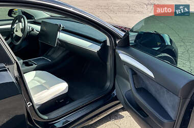Седан Tesla Model 3 2021 в 