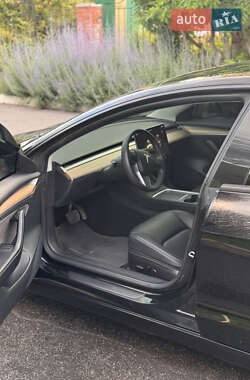 Седан Tesla Model 3 2022 в 