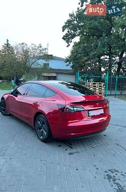 Седан Tesla Model 3 2022 в 