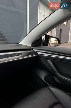 Седан Tesla Model 3 2022 в 
