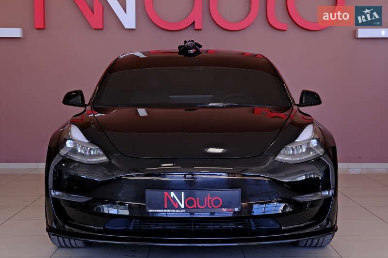 Седан Tesla Model 3 2023 в Одесі