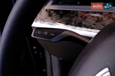 Седан Tesla Model 3 2023 в 