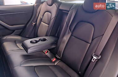 Седан Tesla Model 3 2023 в 