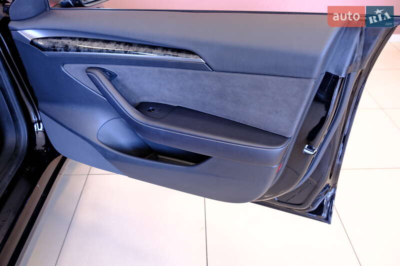 Седан Tesla Model 3 2023 в Одесі