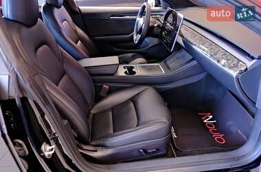 Седан Tesla Model 3 2023 в 