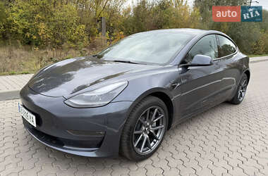 Седан Tesla Model 3 2022 в 