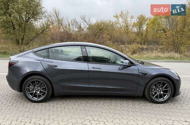 Седан Tesla Model 3 2022 в 