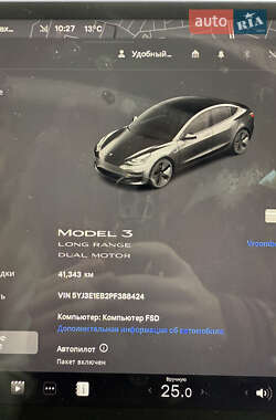 Седан Tesla Model 3 2022 в 