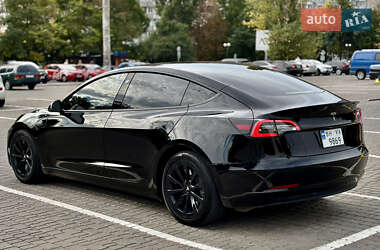 Седан Tesla Model 3 2022 в 