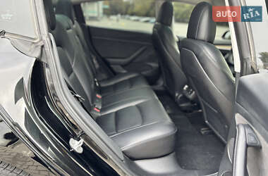 Седан Tesla Model 3 2022 в 