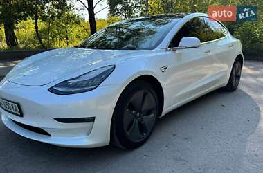Седан Tesla Model 3 2019 в 