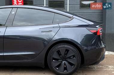 Седан Tesla Model 3 2024 в 