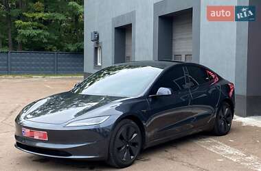 Седан Tesla Model 3 2024 в 