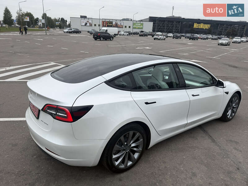 Седан Tesla Model 3 2021 в Києві