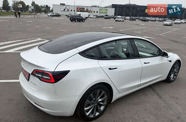 Седан Tesla Model 3 2021 в 