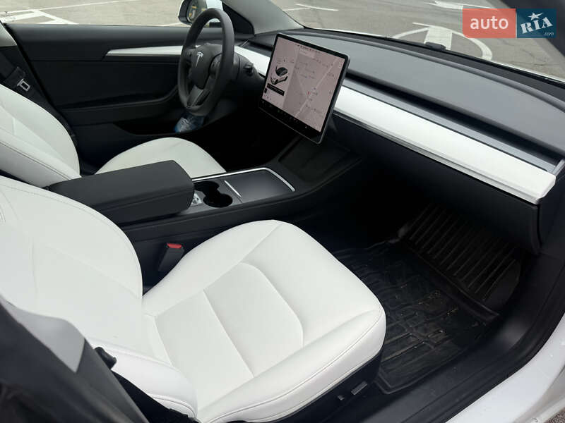 Седан Tesla Model 3 2021 в Києві