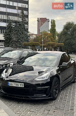 Седан Tesla Model 3 2018 в Києві