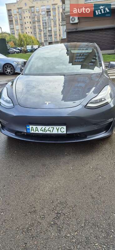 Седан Tesla Model 3 2020 в Киеве