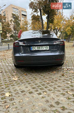 Седан Tesla Model 3 2021 в 