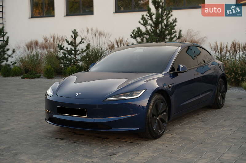 Седан Tesla Model 3 2024 в 