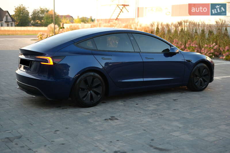 Седан Tesla Model 3 2024 в Луцке