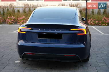 Седан Tesla Model 3 2024 в 