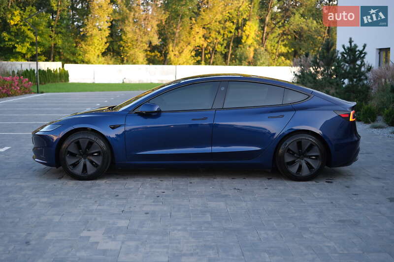 Седан Tesla Model 3 2024 в Луцке