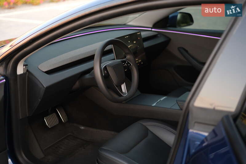 Седан Tesla Model 3 2024 в Луцке