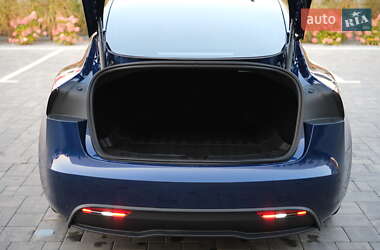 Седан Tesla Model 3 2024 в Луцке