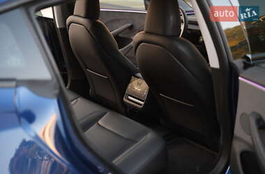 Седан Tesla Model 3 2024 в 