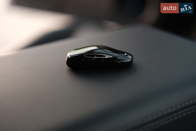 Седан Tesla Model 3 2024 в Луцке
