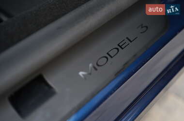 Седан Tesla Model 3 2024 в Луцке