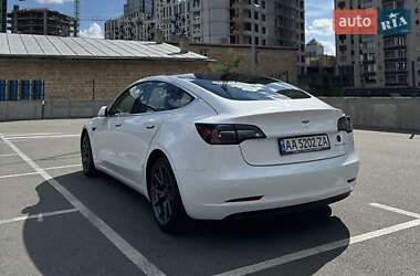Седан Tesla Model 3 2020 в 