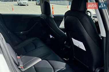 Седан Tesla Model 3 2020 в 