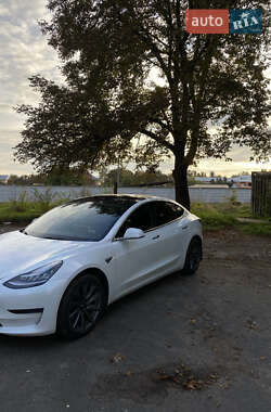 Седан Tesla Model 3 2019 в 