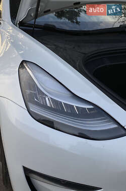 Седан Tesla Model 3 2019 в 