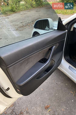 Седан Tesla Model 3 2019 в 