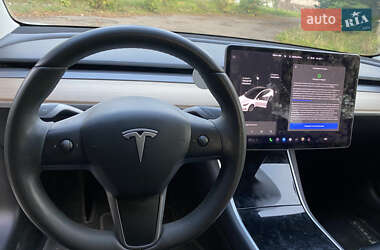 Седан Tesla Model 3 2019 в 