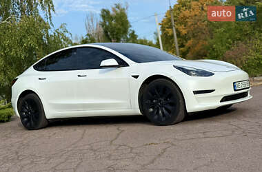 Седан Tesla Model 3 2021 в 