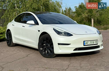 Седан Tesla Model 3 2021 в 