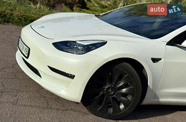 Седан Tesla Model 3 2021 в 