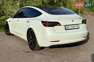 Седан Tesla Model 3 2021 в 