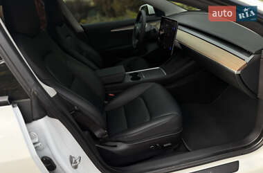 Седан Tesla Model 3 2021 в 