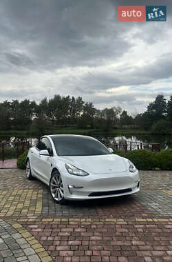 Седан Tesla Model 3 2021 в Пустомитах