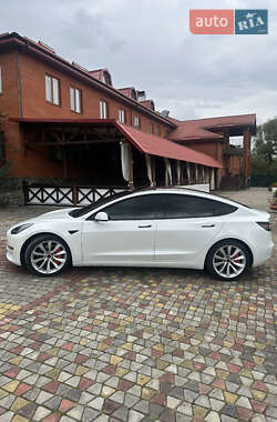 Седан Tesla Model 3 2021 в 