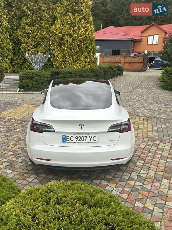 Седан Tesla Model 3 2021 в Пустомытах