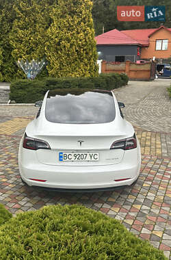 Седан Tesla Model 3 2021 в 