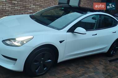 Седан Tesla Model 3 2022 в 